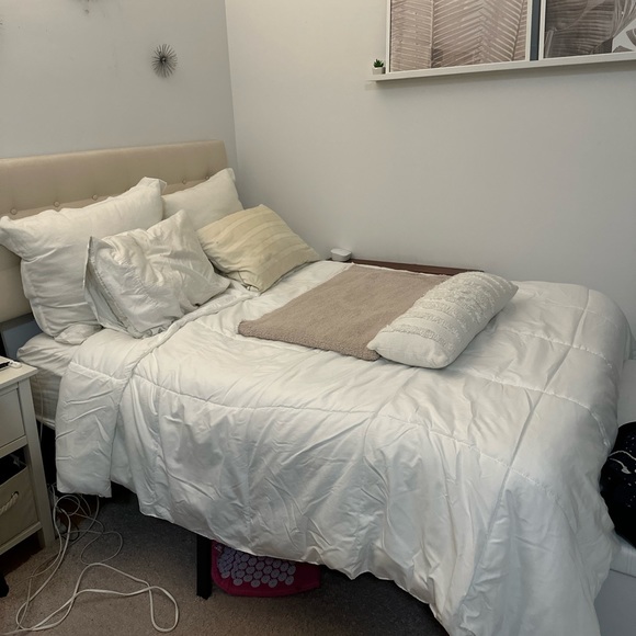 Hypoallergenic Down Alternative Light Warmth Microfiber Comforter Full/Queen - Picture 4 of 7